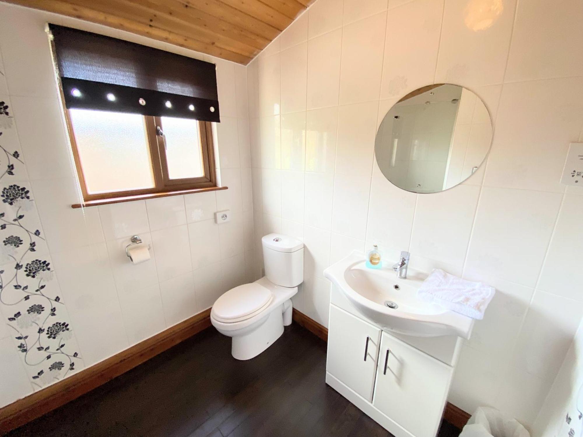 Torridon 12 With Private Hot Tub - Fife - Loch Leven - Lomond Hills Villa Kelty Exterior photo