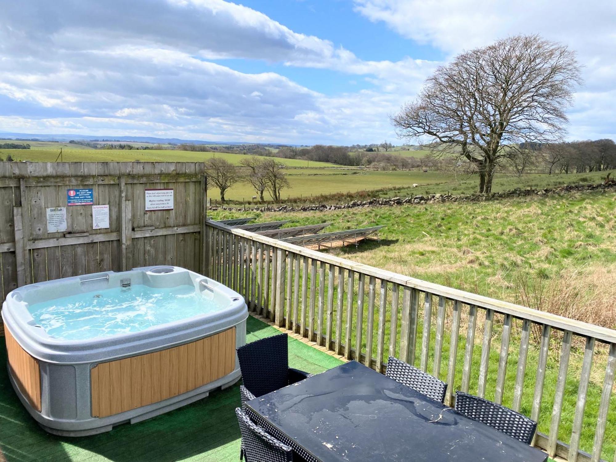 Torridon 12 With Private Hot Tub - Fife - Loch Leven - Lomond Hills Villa Kelty Exterior photo